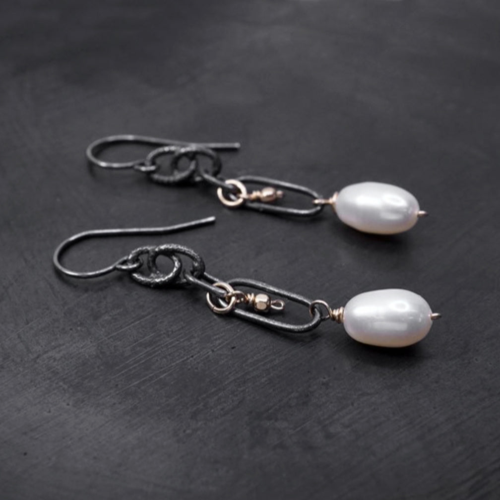Calliope Jewelry: Earrings: Oval Knot Chain with Pearls