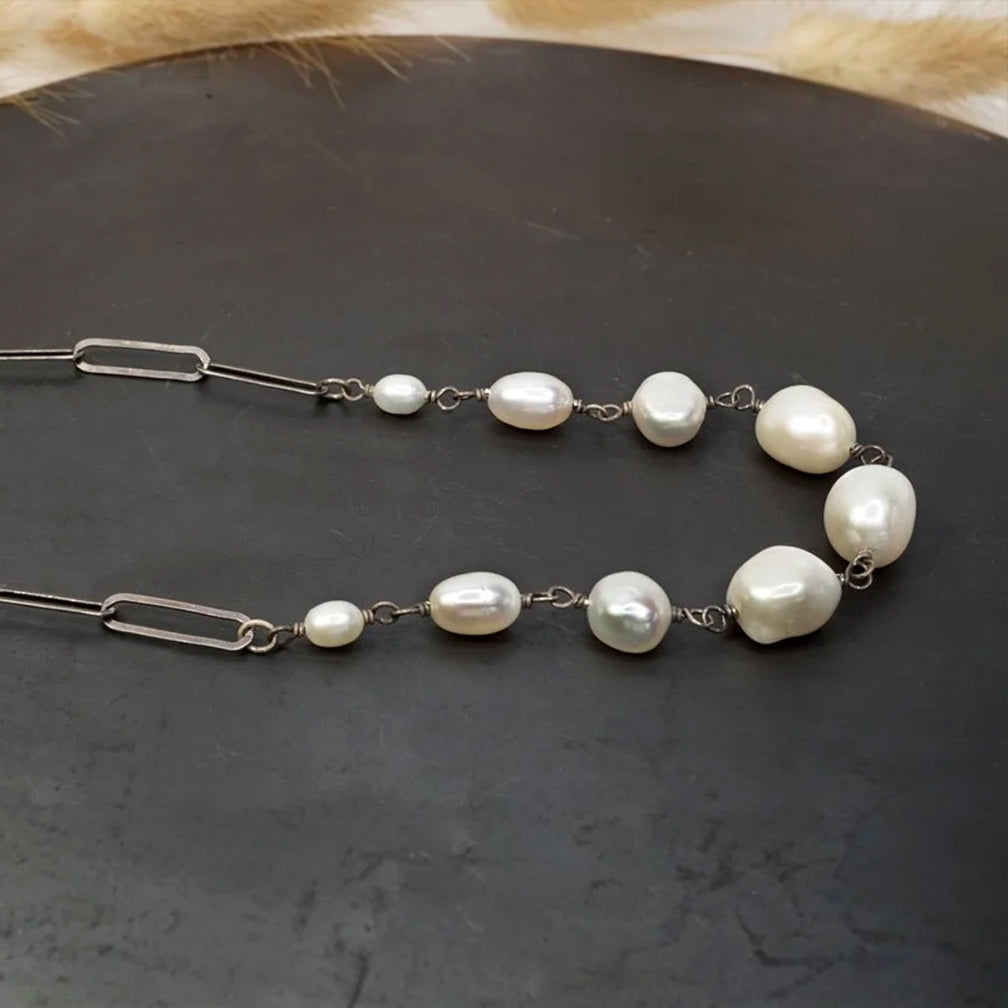 Calliope Jewelry: Necklace: Large Pearls on Oval Chain