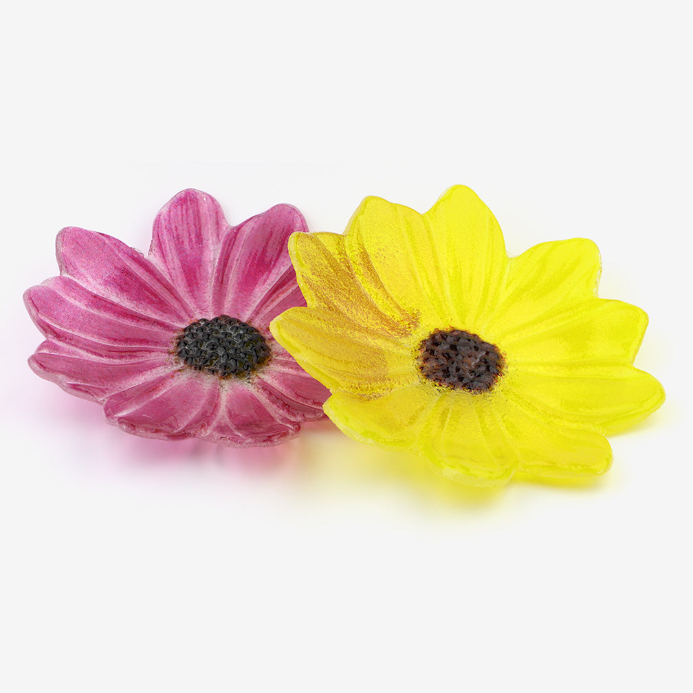 Free Spirit Glass Art Dish: 6 Daisy, Yellow