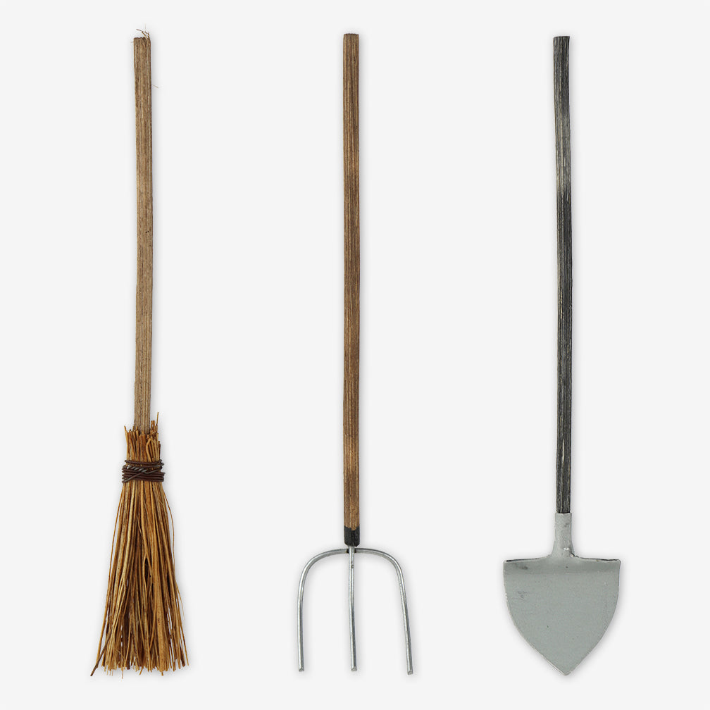 Lotte Sievers-Hahn Nativity: Tools 1