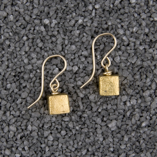 Zina Kao Exclusives Wire Earrings: Brushed Small Cube, Gold