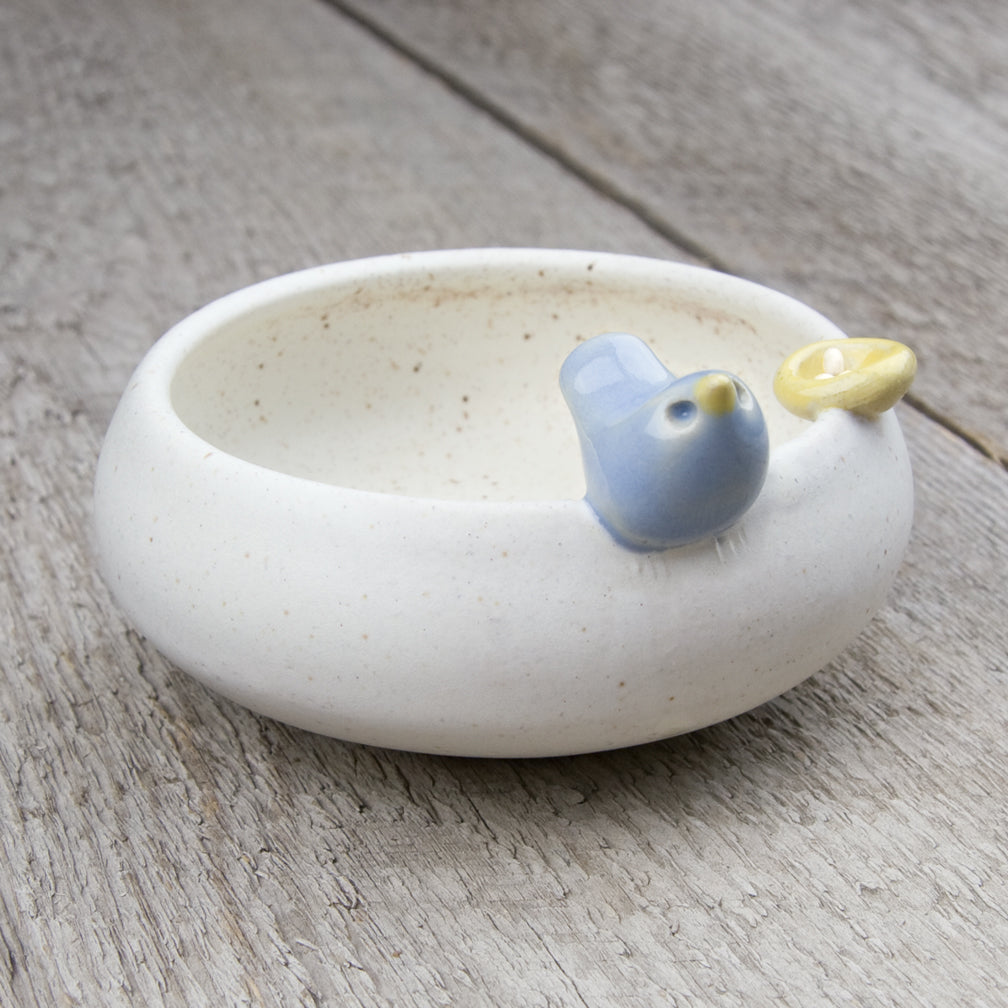 Tasha McKelvey: Small Ceramic Bird Bowl with Nest: White/Blue
