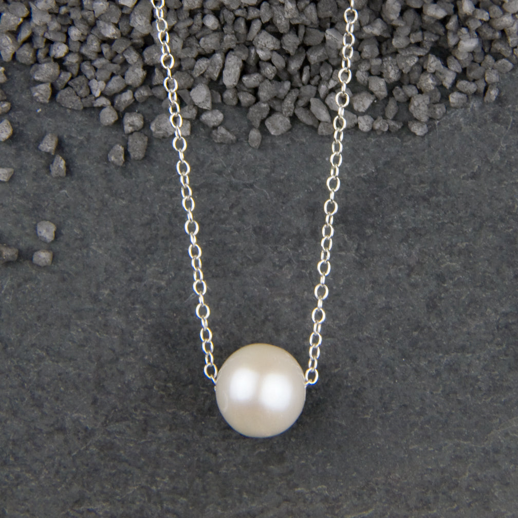Zina Kao Exclusives Necklace: Threaded Pearl: Small Silver